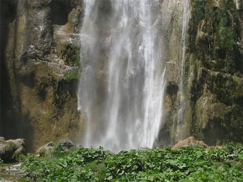 Njegovanje samoprihvaćanja i pozitivne slike o tijelu ili slap koji njeguje stijene i voli ih jer da nema stijena ne bi bilo ni njegove ljepote